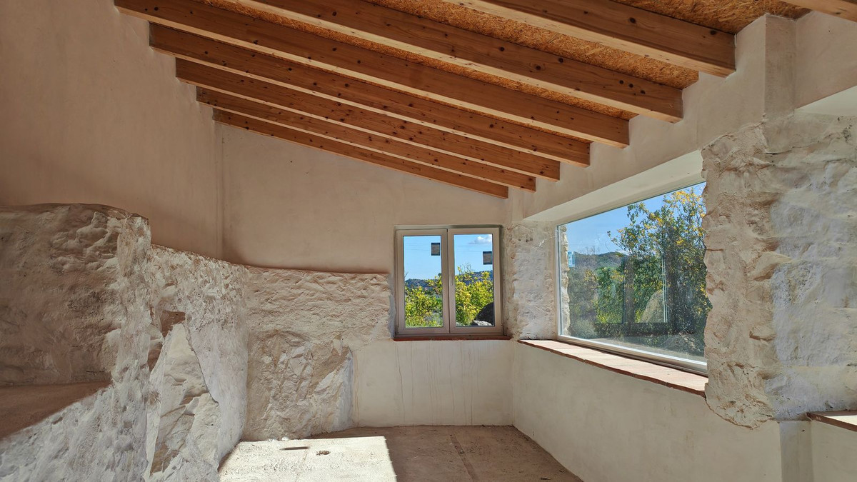 Finca de 4 Dormitorios en venta en Casarabonela