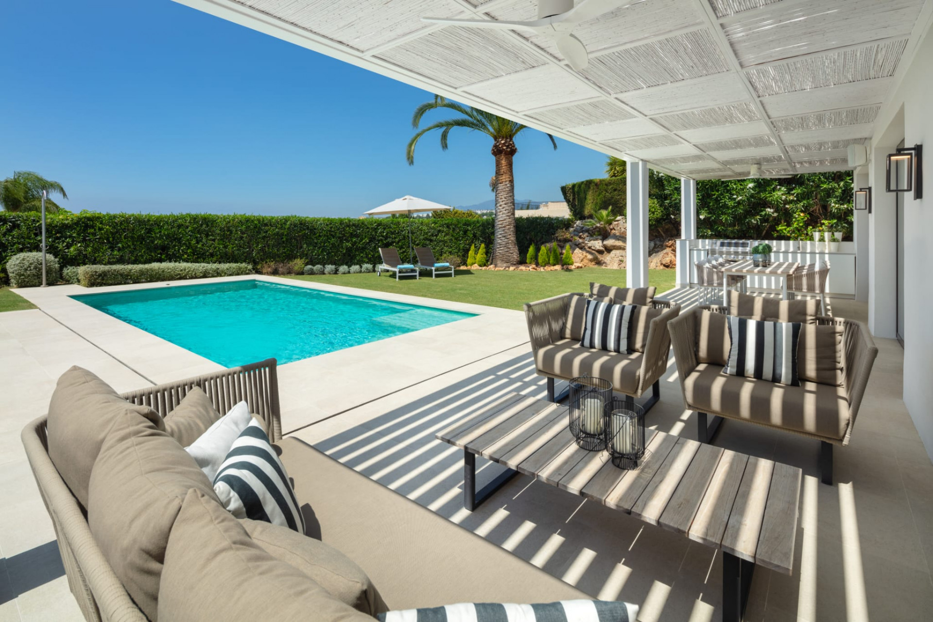 4 спални, 4 бани - Вила за продажба в Nueva Andalucia, Marbella