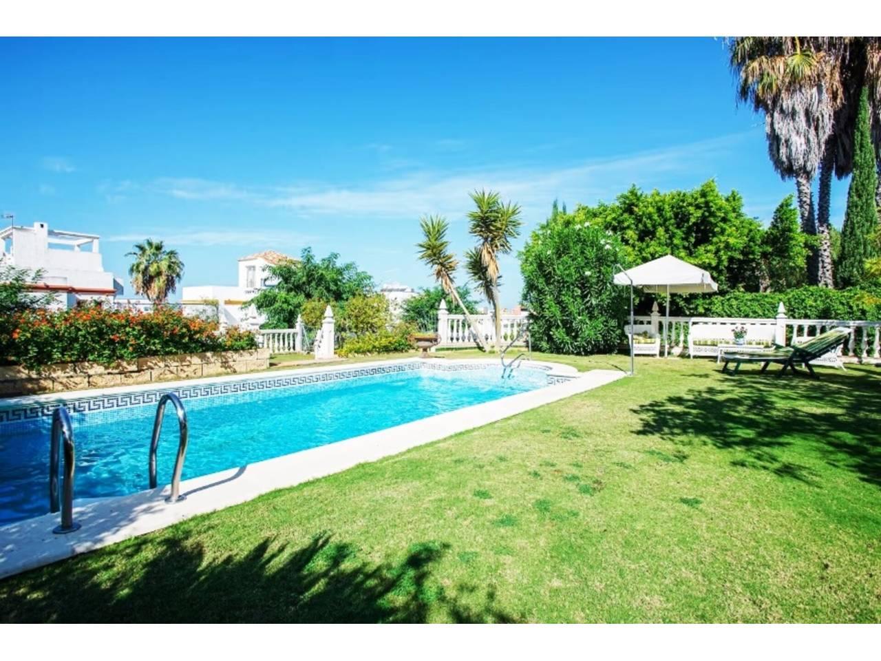 Casa Adosada de 4 Dormitorios y 3 Baños en alquiler vacacional en Sanlúcar de Barrameda