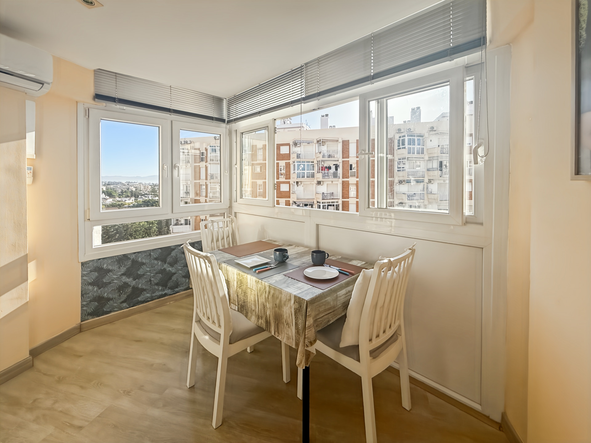 Piso de 2 Dormitorios en venta en Arroyo de la Miel, Benalmádena