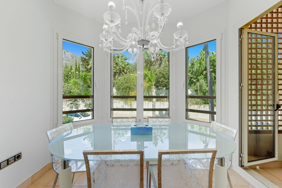 3 Bed - Apartment for Sale in Sierra Blanca, Marbella