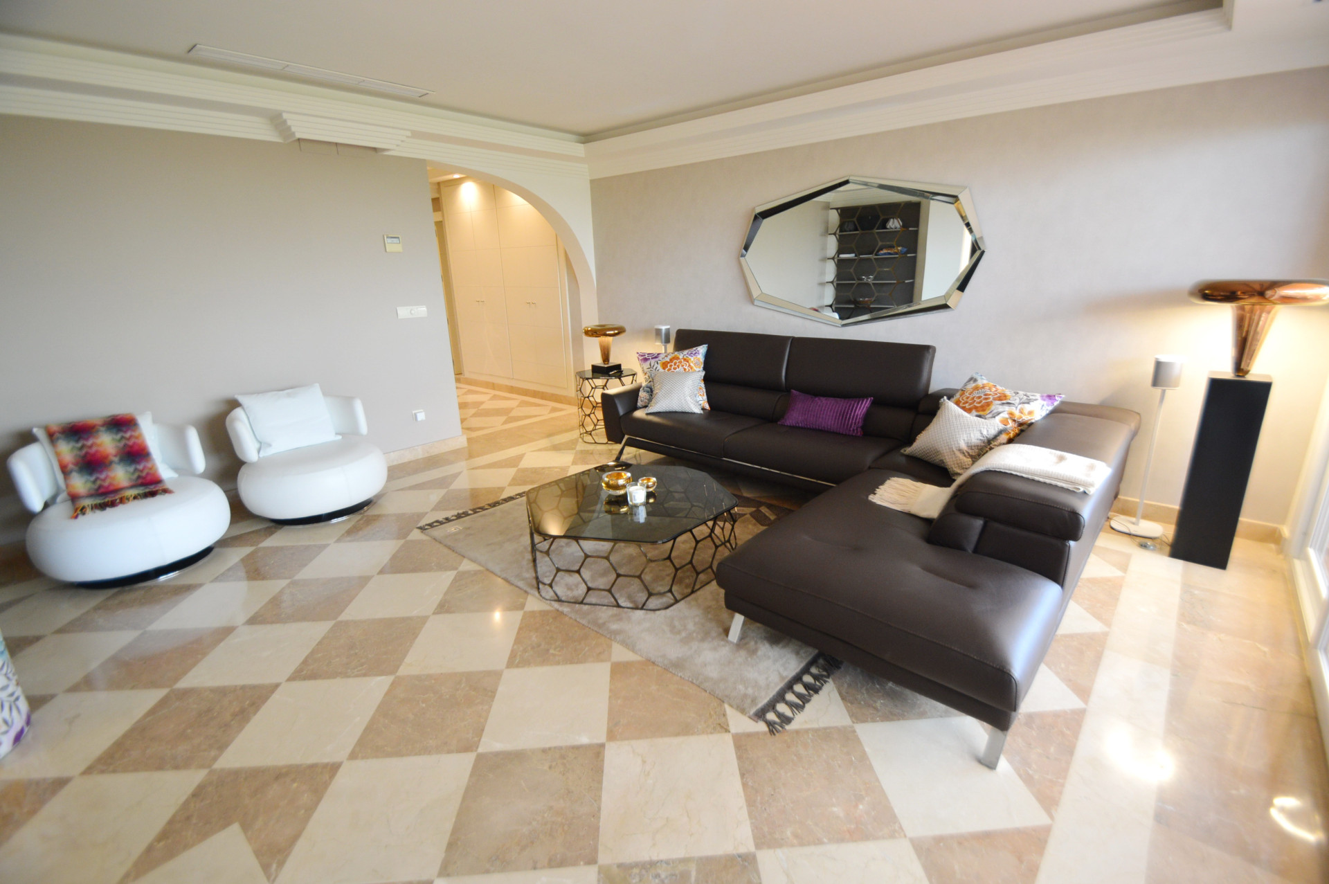 3 спални, 3 бани - Апартамент за продажба в Nueva Andalucia, Marbella
