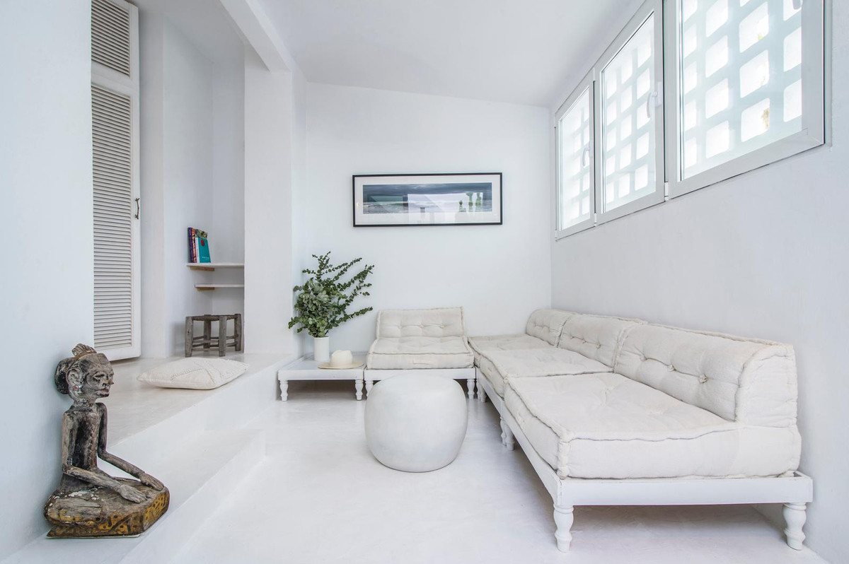 Piso de 2 Dormitorios y 2 Baños en venta en Las Chapas, Marbella