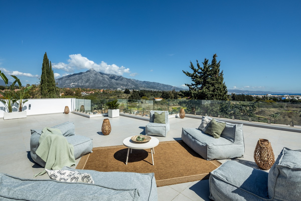 Casa de 5 Dormitorios y 5 Baños en venta en Nueva Andalucía, Marbella