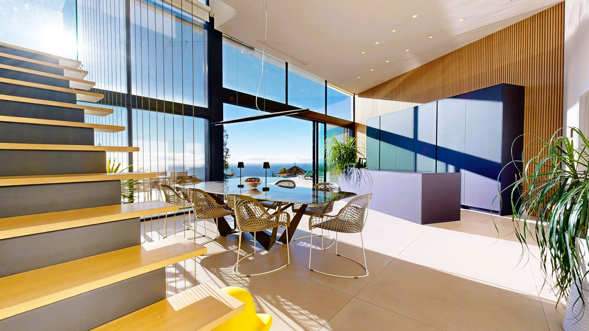 Casa de 4 Dormitorios en alquiler vacacional en Los Monteros, Marbella