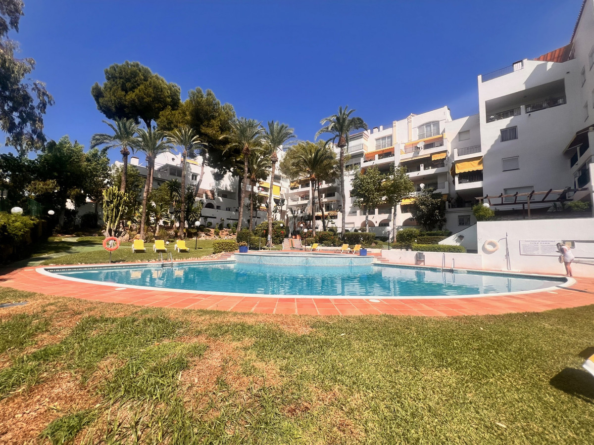 Piso de 2 Dormitorios en venta en Estepona