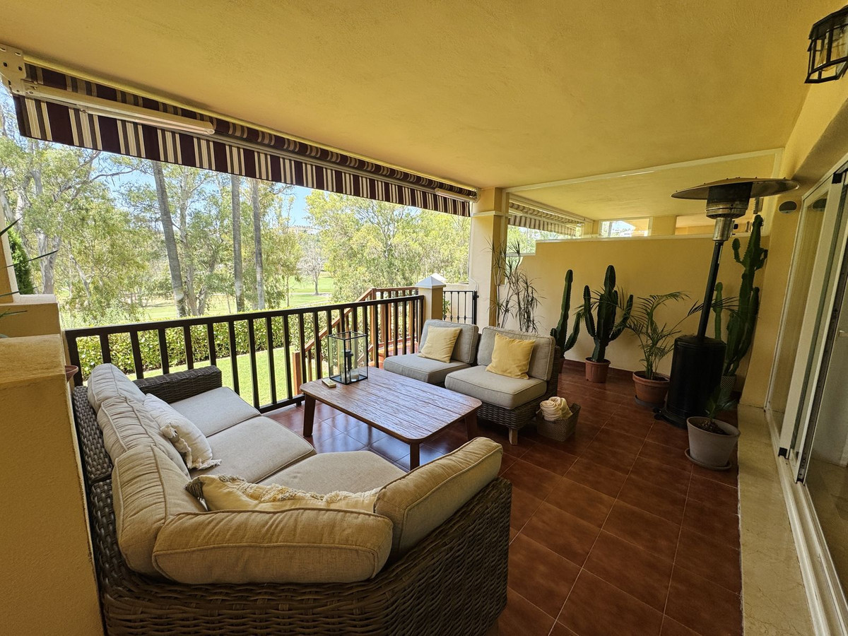 Piso de 2 Dormitorios en venta en Estepona