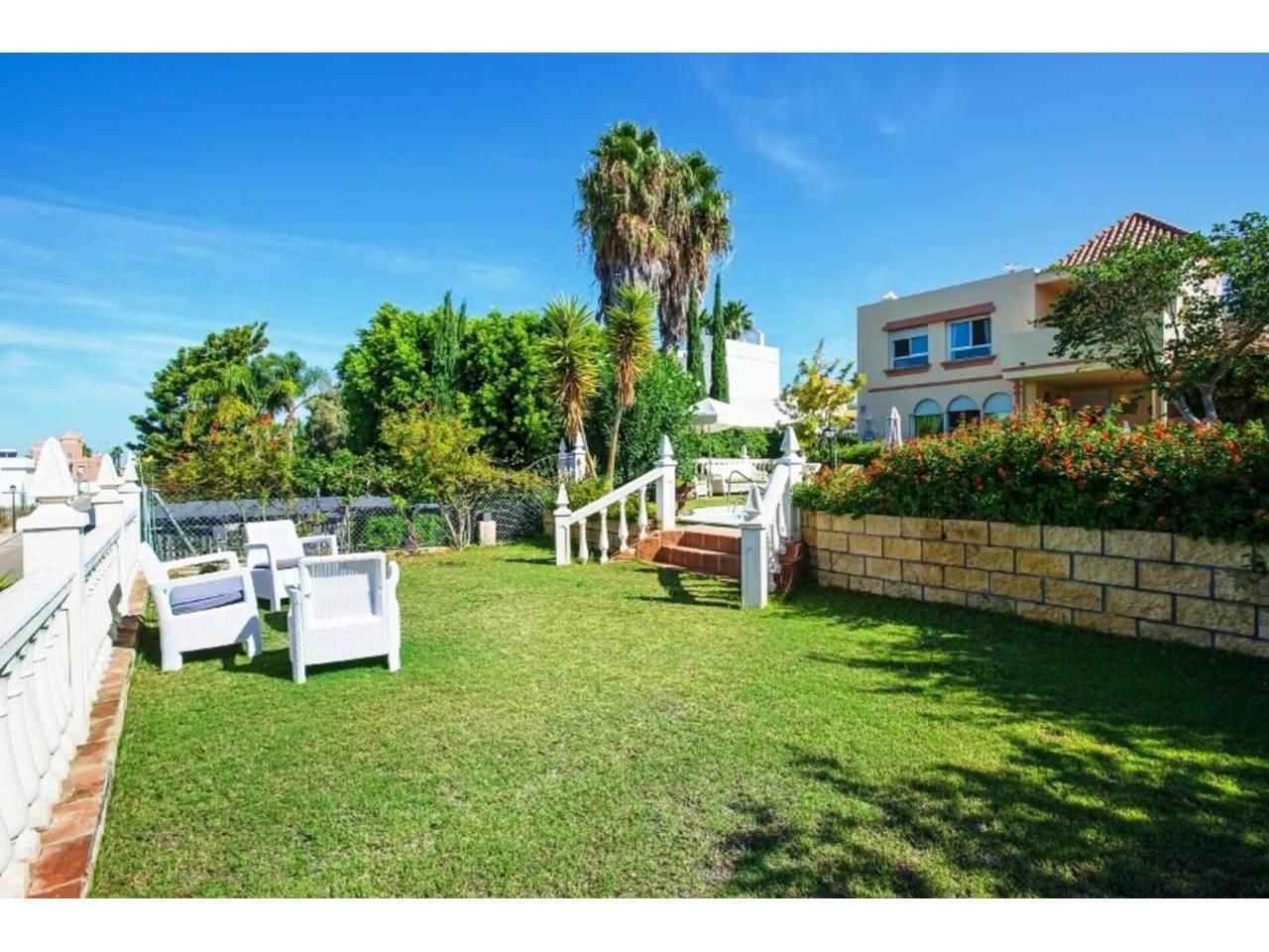 Casa Adosada de 4 Dormitorios y 3 Baños en alquiler vacacional en Sanlúcar de Barrameda