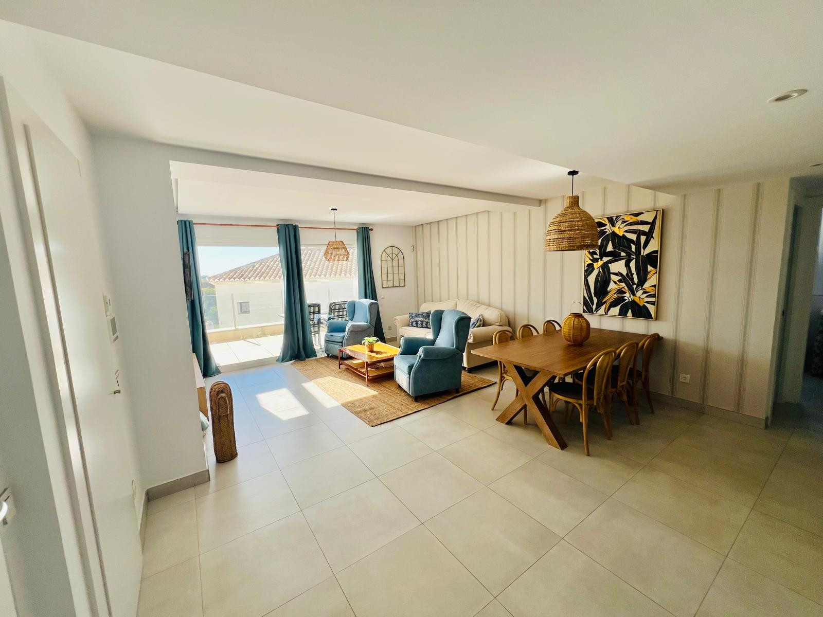 Casa de 3 Dormitorios y 3 Baños en alquiler en Los Monteros, Marbella