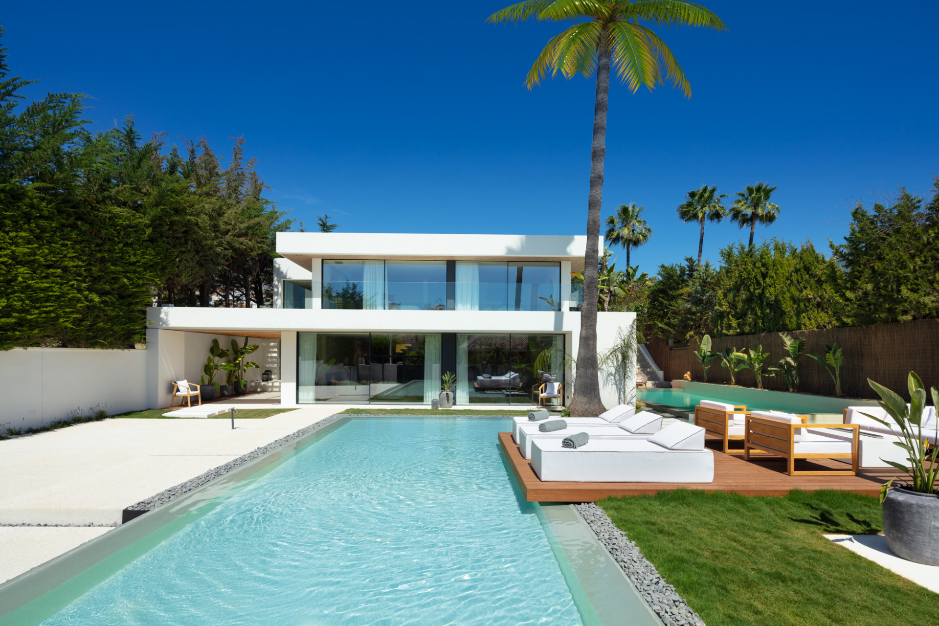 4 Bed - Villa for Sale in Nueva Andalucia, Marbella