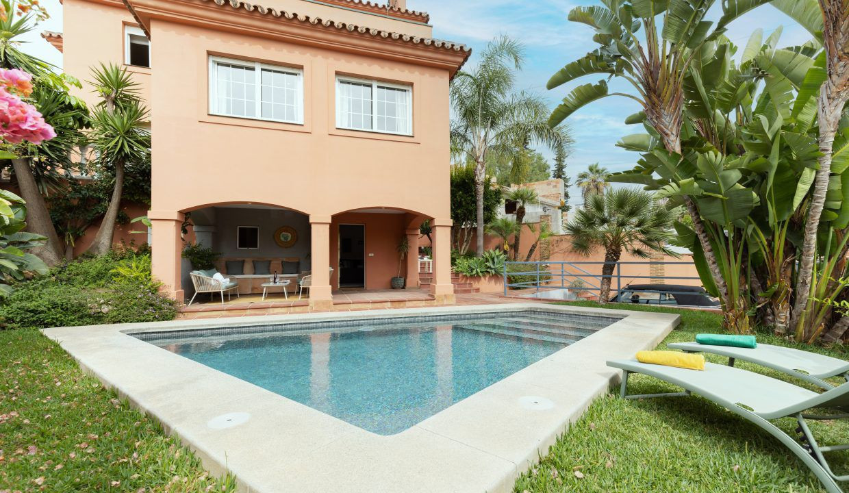 Casa de 4 Dormitorios en alquiler en Nueva Andalucía, Marbella