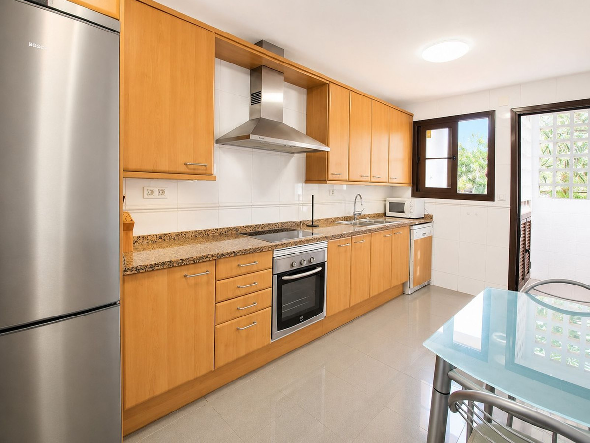 Piso de 2 Dormitorios y 2 Baños en venta en Nueva Milla de Oro, Estepona