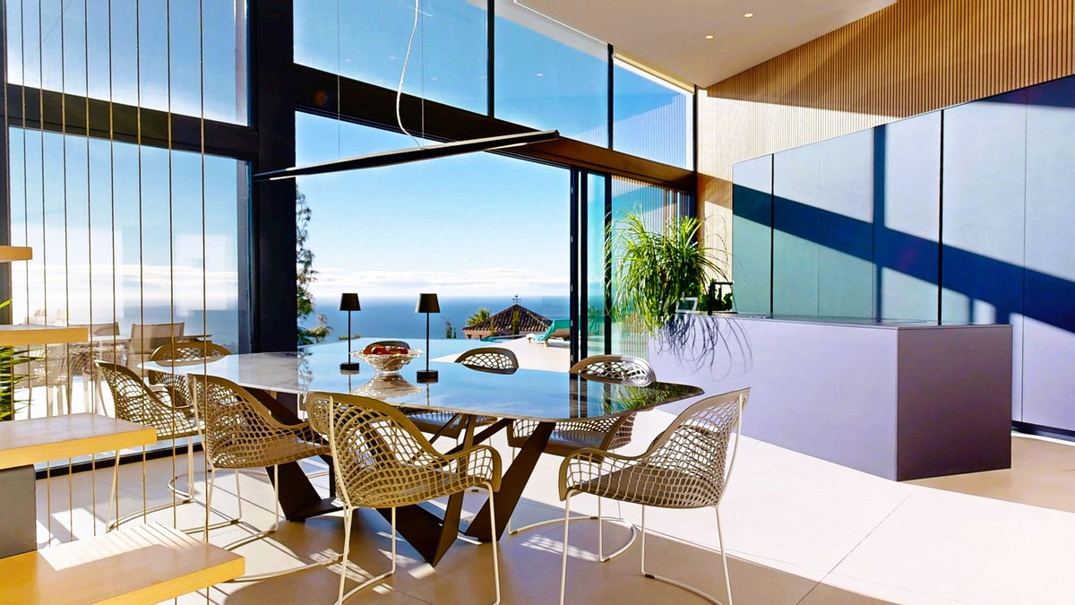 Casa de 4 Dormitorios en alquiler vacacional en Los Monteros, Marbella