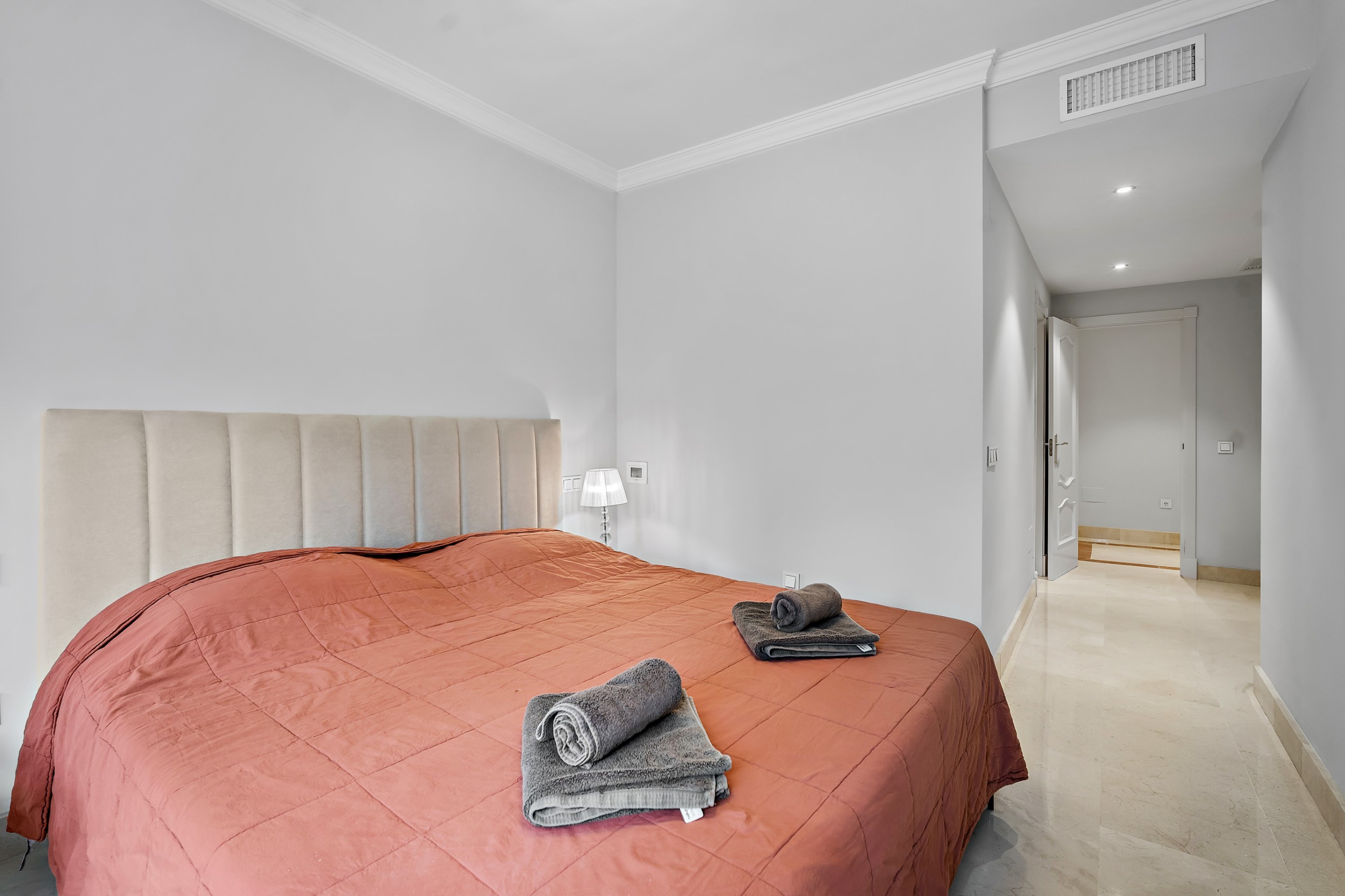 Piso de 2 Dormitorios en alquiler vacacional en Milla de Oro, Marbella