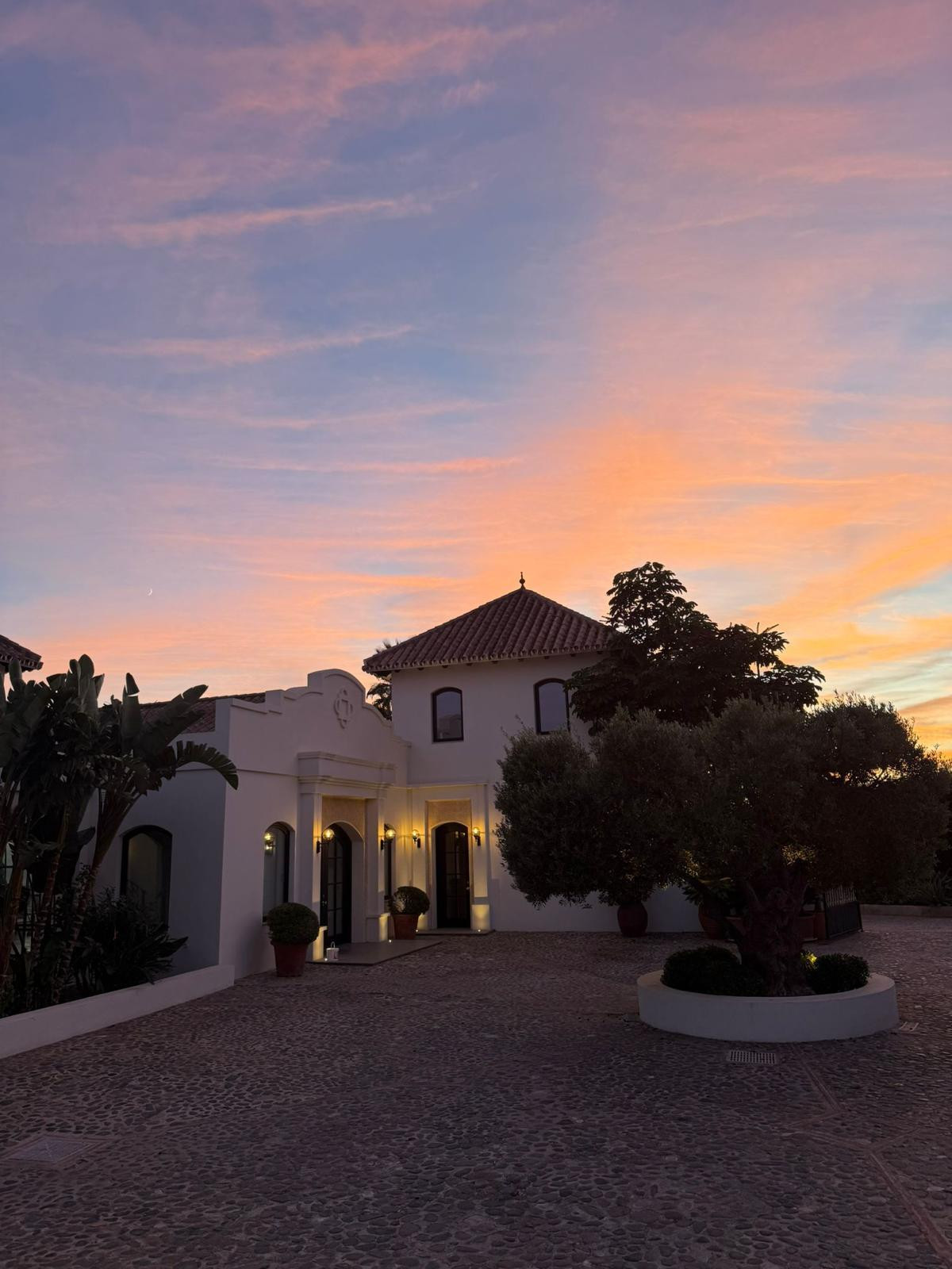 Casa de 6 Dormitorios y 6 Baños en alquiler en Estepona