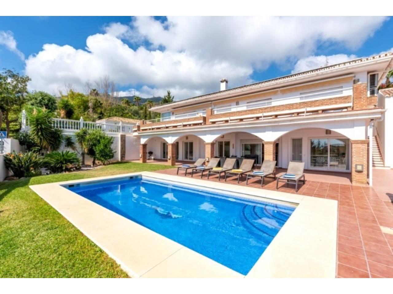 Casa de 7 Dormitorios y 5 Baños en alquiler vacacional en Torrequebrada, Benalmádena