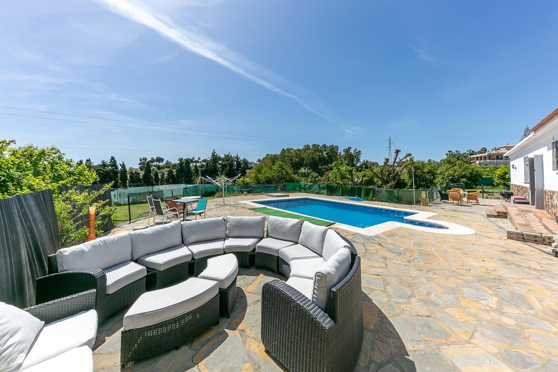 10 Bed, 6 Bath - Country House for Sale in New Golden Mile, Estepona