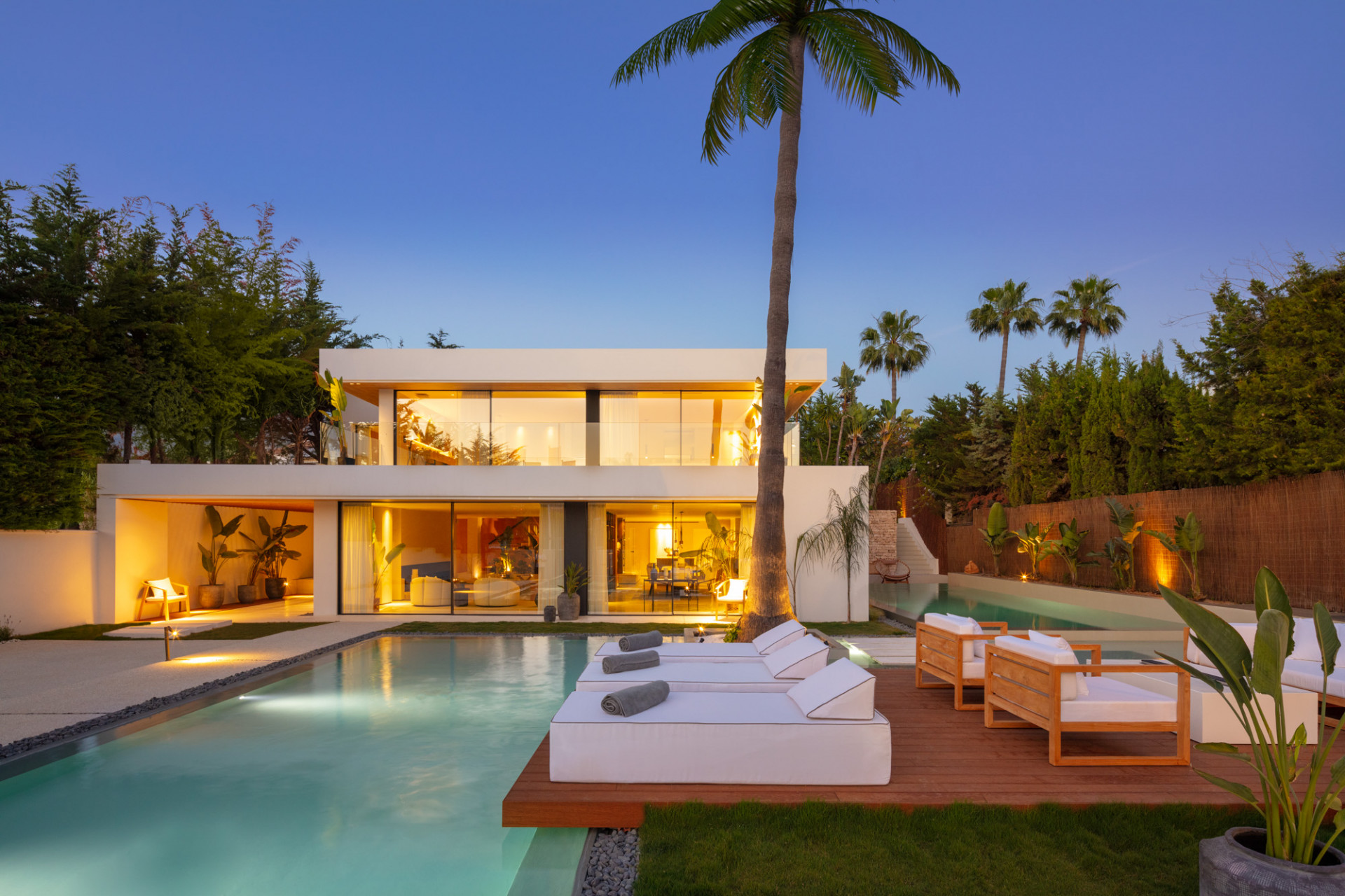 4 Bed - Villa for Sale in Nueva Andalucia, Marbella