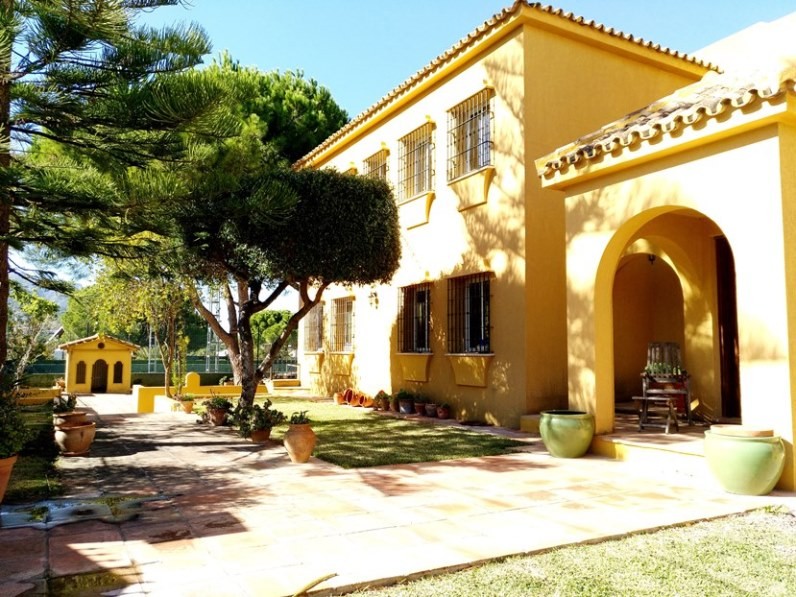 Casa de 9 Dormitorios y 6 Baños en alquiler vacacional en Málaga