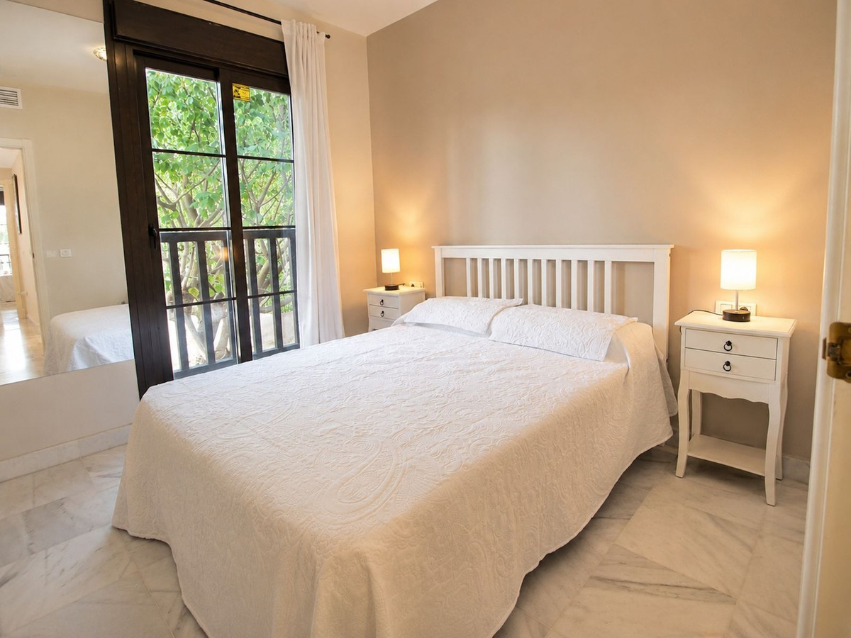 Piso de 2 Dormitorios y 2 Baños en venta en Nueva Milla de Oro, Estepona