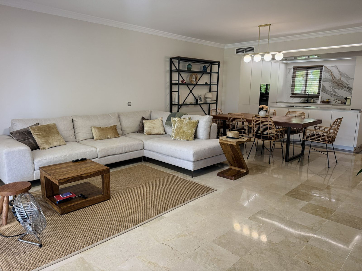 Piso de 2 Dormitorios en venta en Estepona