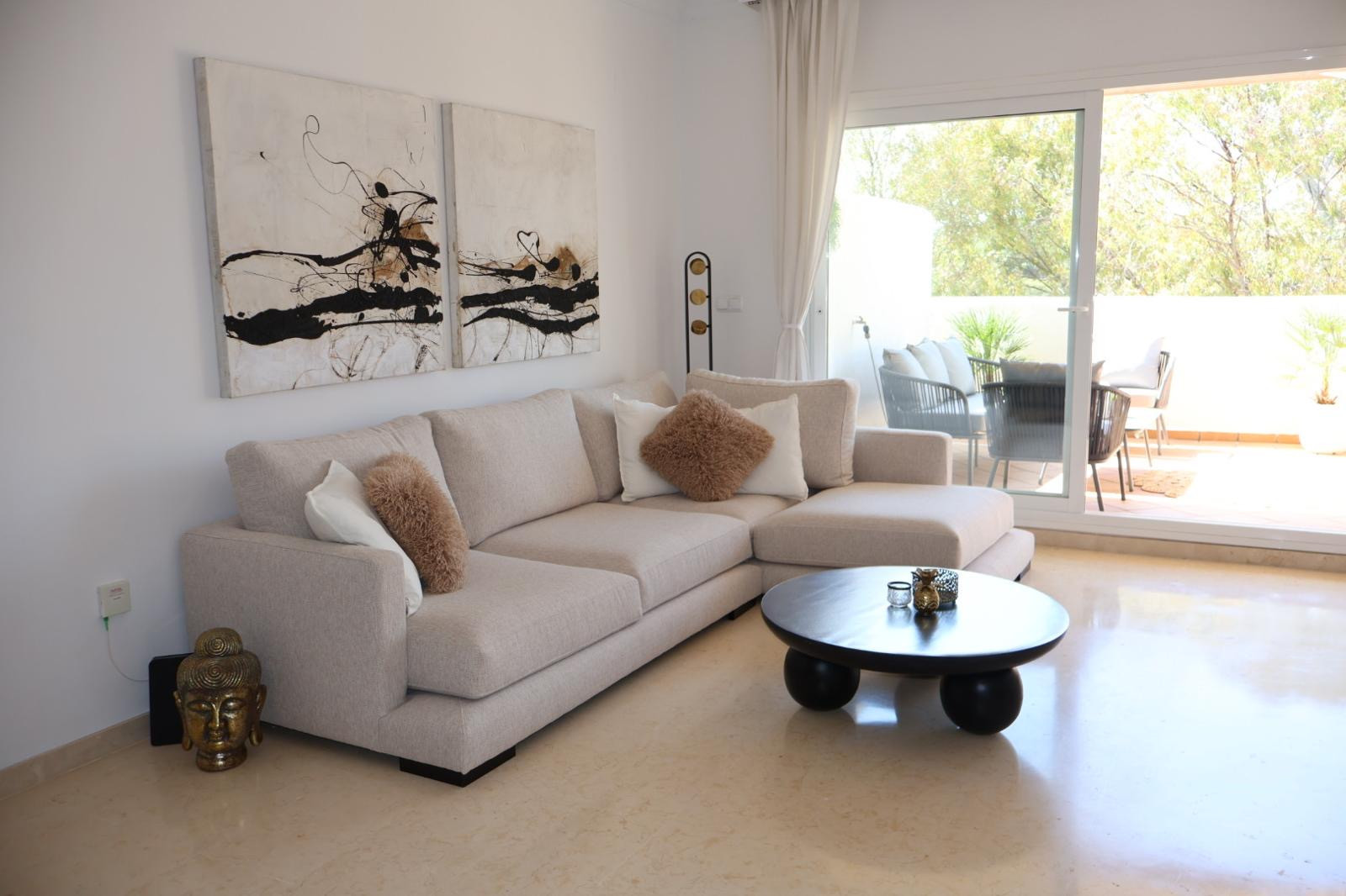 Piso de 2 Dormitorios en alquiler en Elviria, Marbella