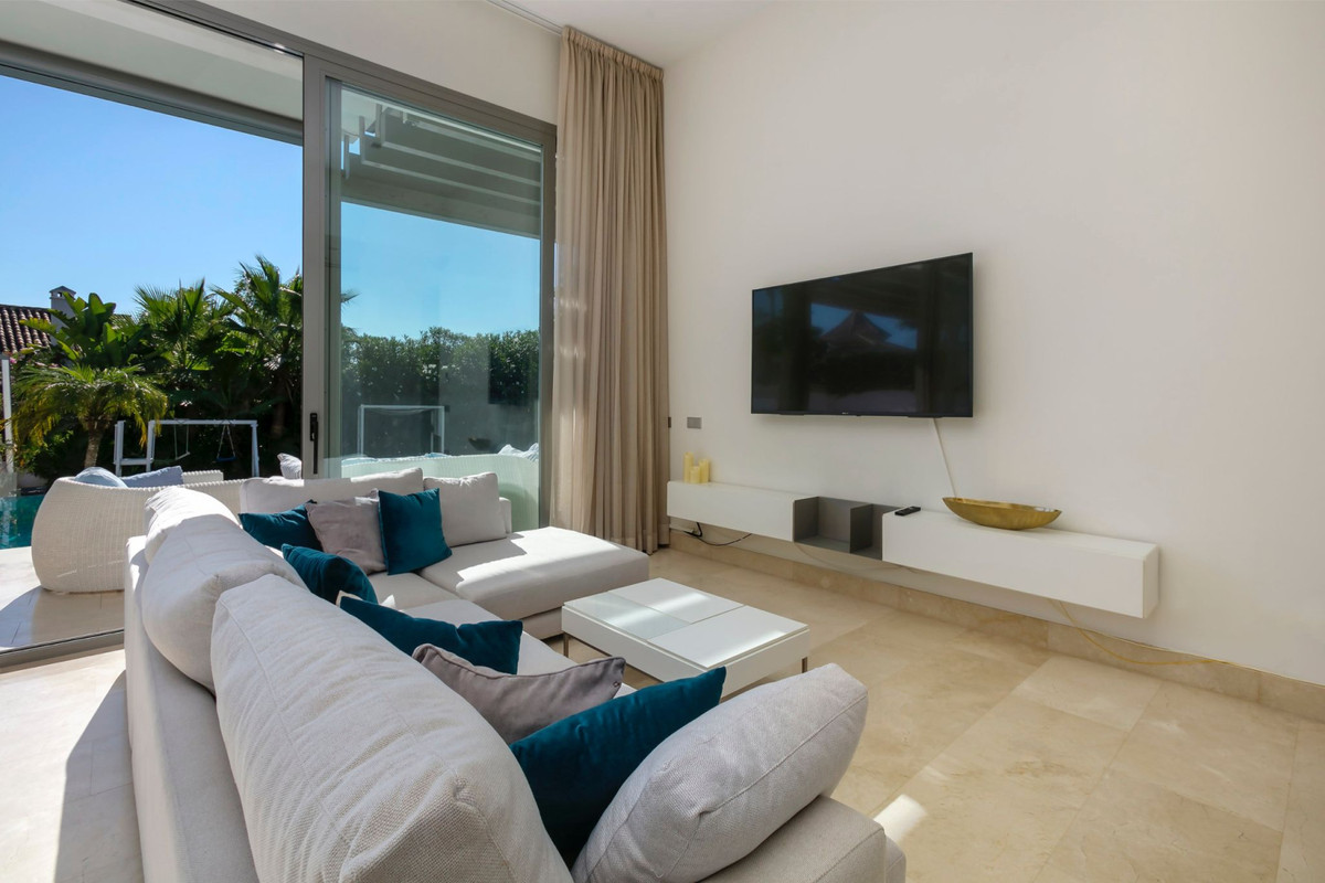 Casa de 5 Dormitorios y 4 Baños en alquiler vacacional en Benahavís