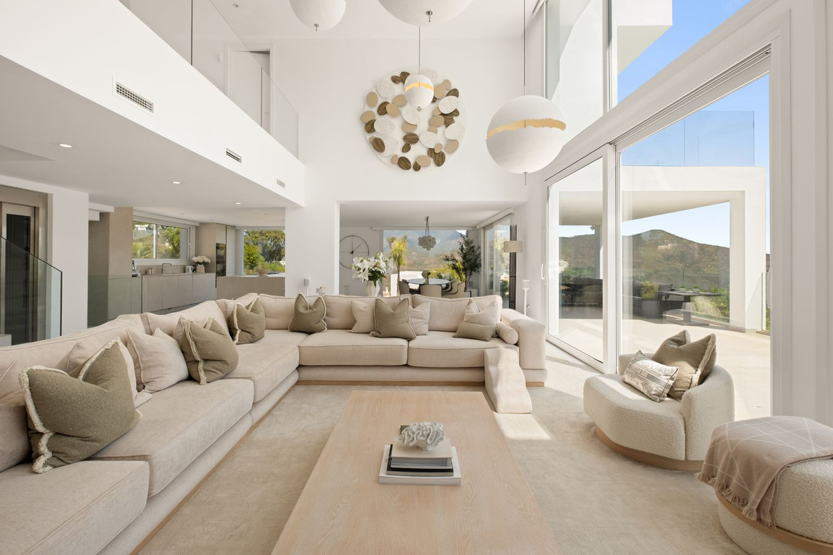 Casa de 4 Dormitorios en venta en La Mairena, Marbella