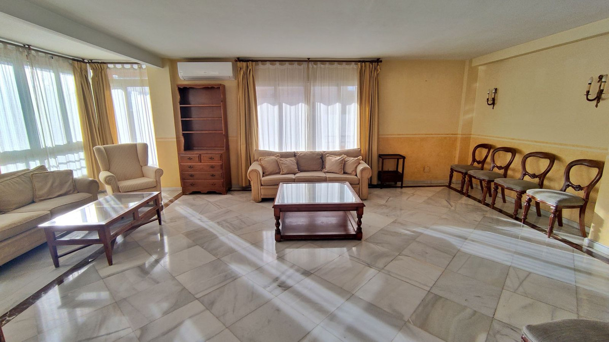 Piso de 4 Dormitorios en venta en Marbella