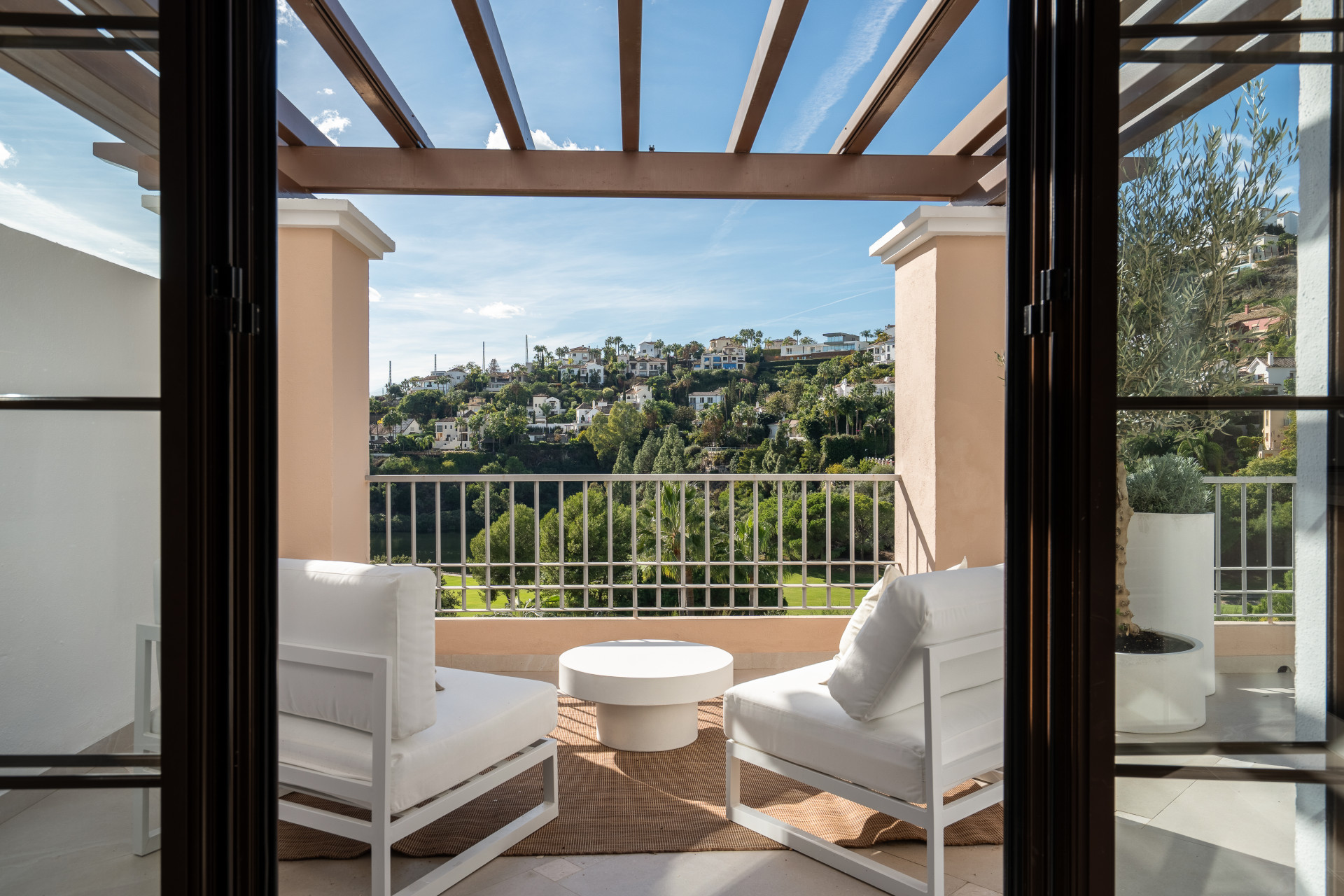 Ático de 3 Dormitorios y 2 Baños en venta en Los Arqueros, Benahavís