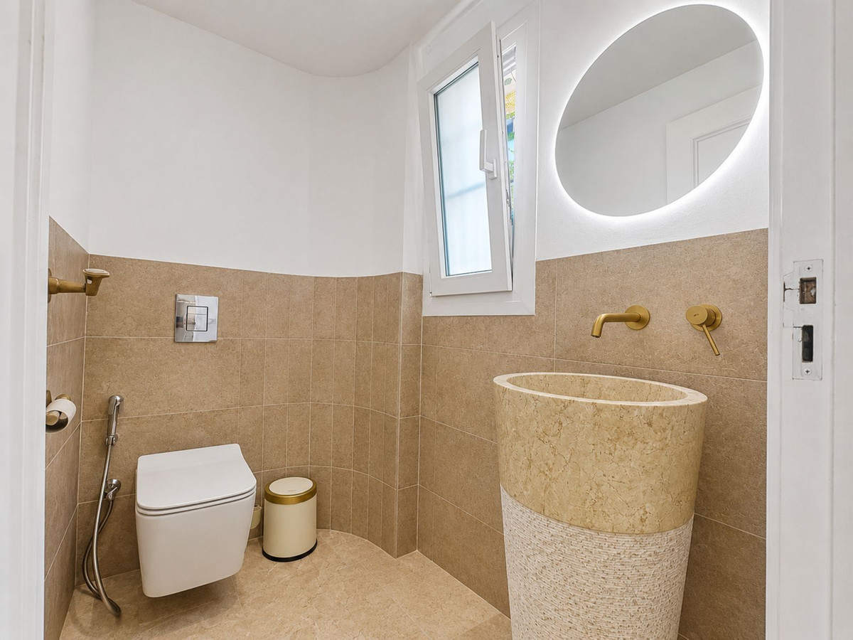 Casa Adosada de 3 Dormitorios en venta en Calahonda