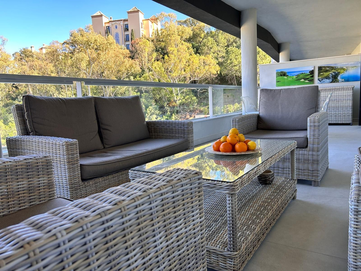 Piso de 3 Dormitorios y 2 Baños en venta en La Quinta, Benahavís