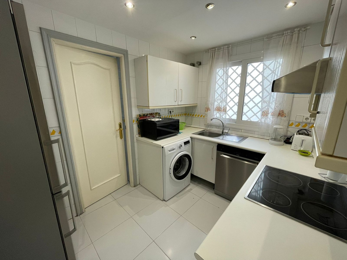 Piso de 5 Dormitorios en venta en Nagüeles, Marbella