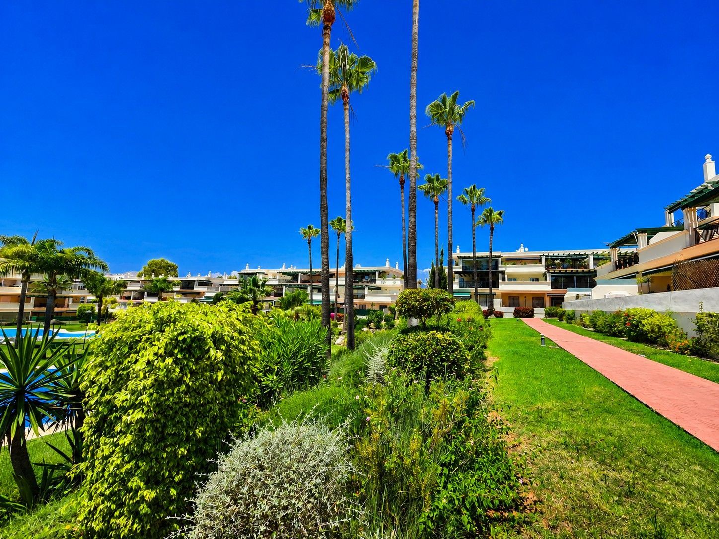 2 Bed - Apartment for Sale in Nueva Andalucia, Marbella