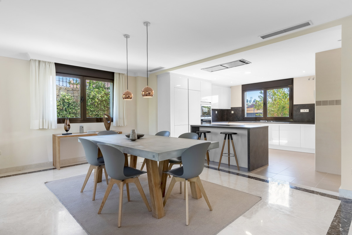 Casa de 4 Dormitorios y 4 Baños en venta en Estepona