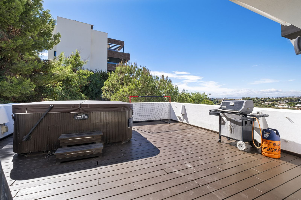Ático de 3 Dormitorios y 3 Baños en venta en Benahavís