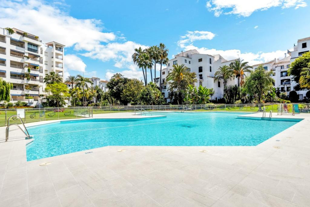 2 Bed - Apartment for Rent in Puerto Banus, Marbella