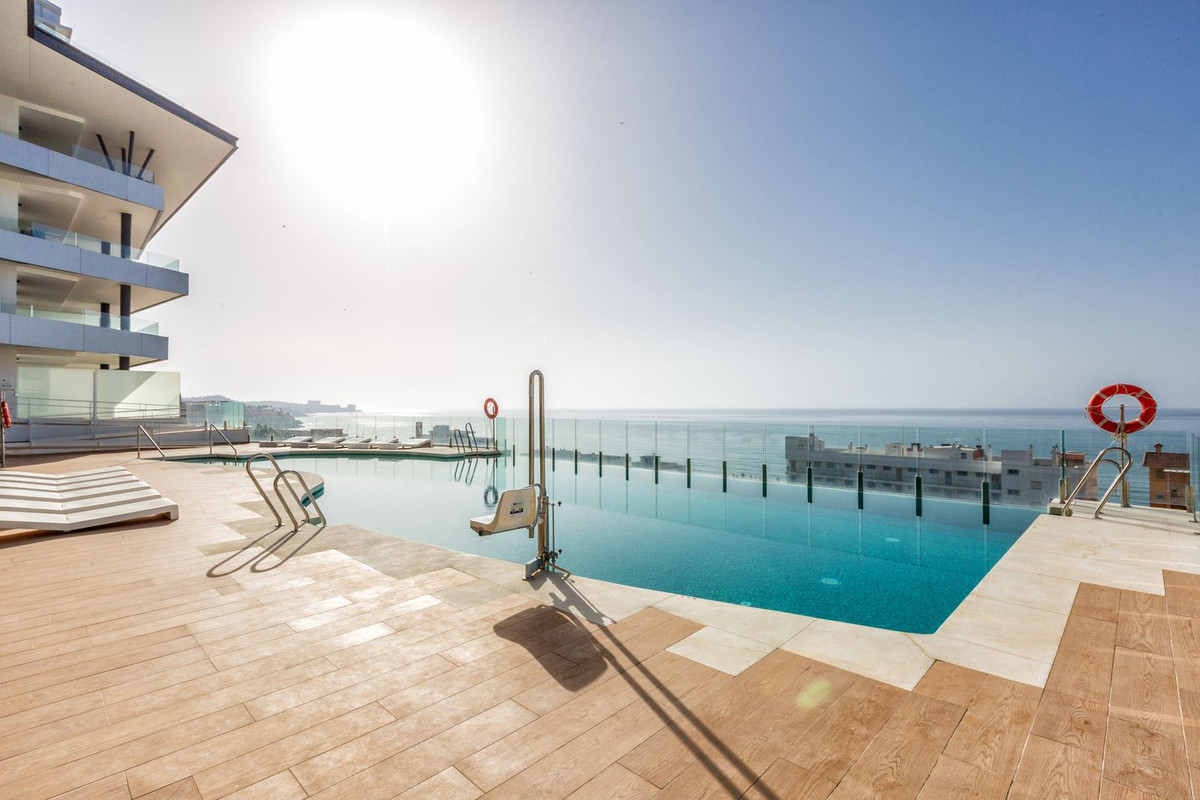 Piso de 3 Dormitorios en venta en Carvajal, Fuengirola
