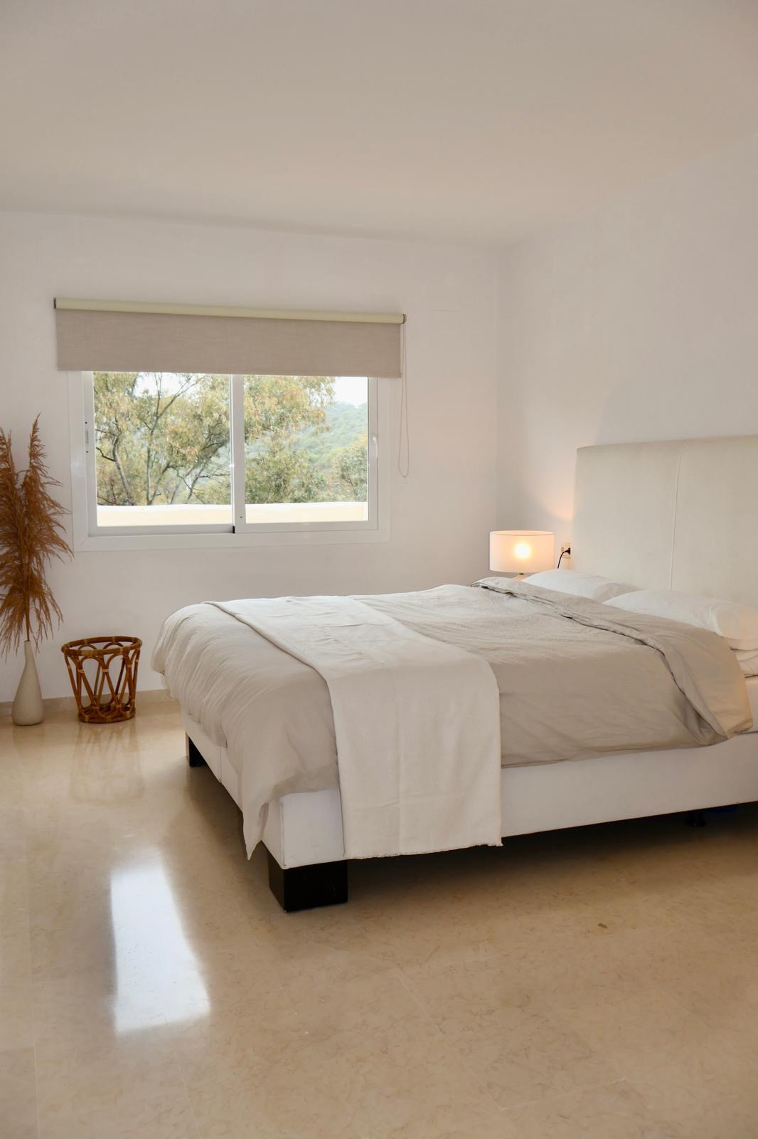 Piso de 2 Dormitorios en alquiler en Elviria, Marbella