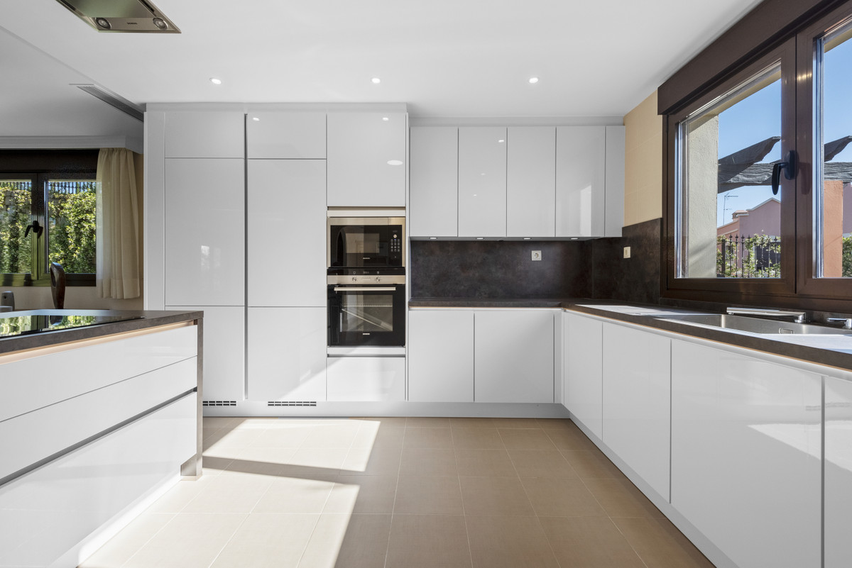 Casa de 4 Dormitorios y 4 Baños en venta en Estepona
