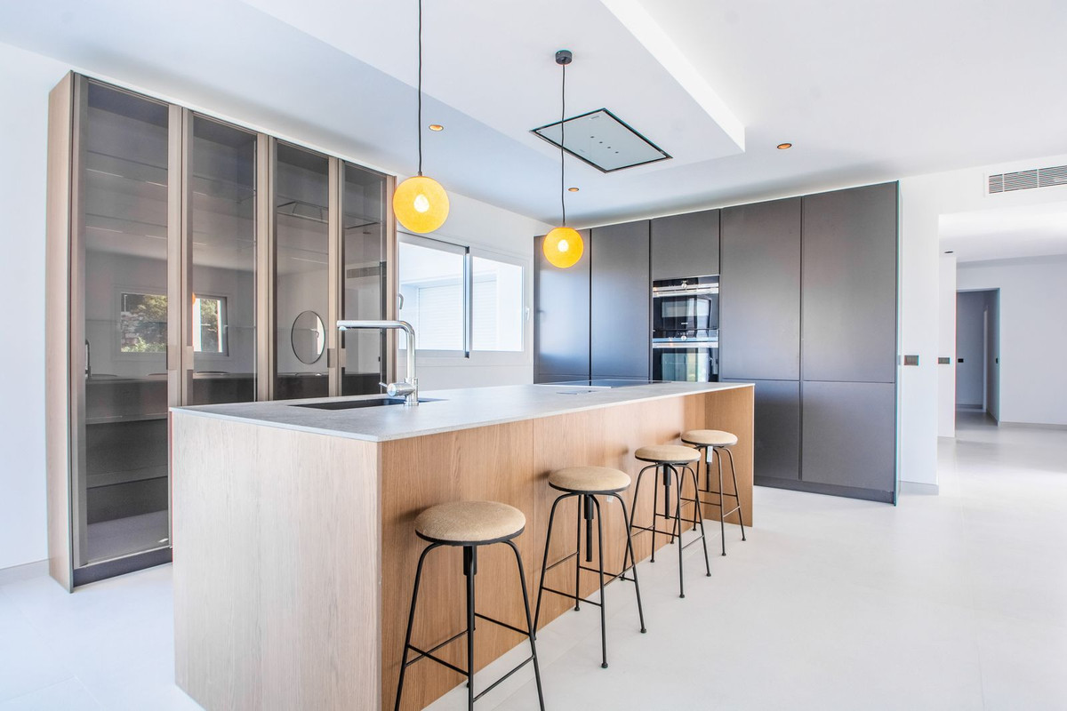 Casa de 4 Dormitorios y 4 Baños en venta en La Mairena, Marbella