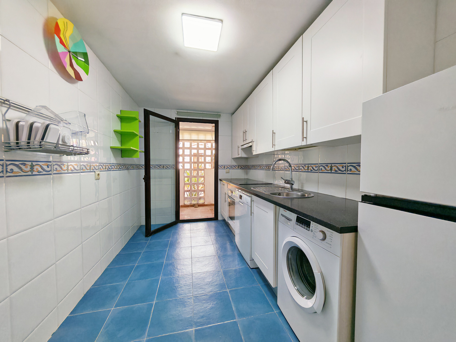 Piso de 2 Dormitorios y 2 Baños en venta en Nueva Andalucía, Marbella
