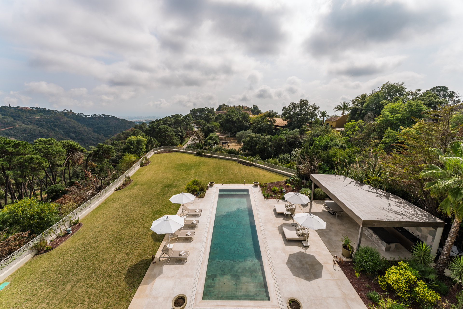 6 Bed, 8 Bath - Villa for Sale in La Zagaleta, Benahavis