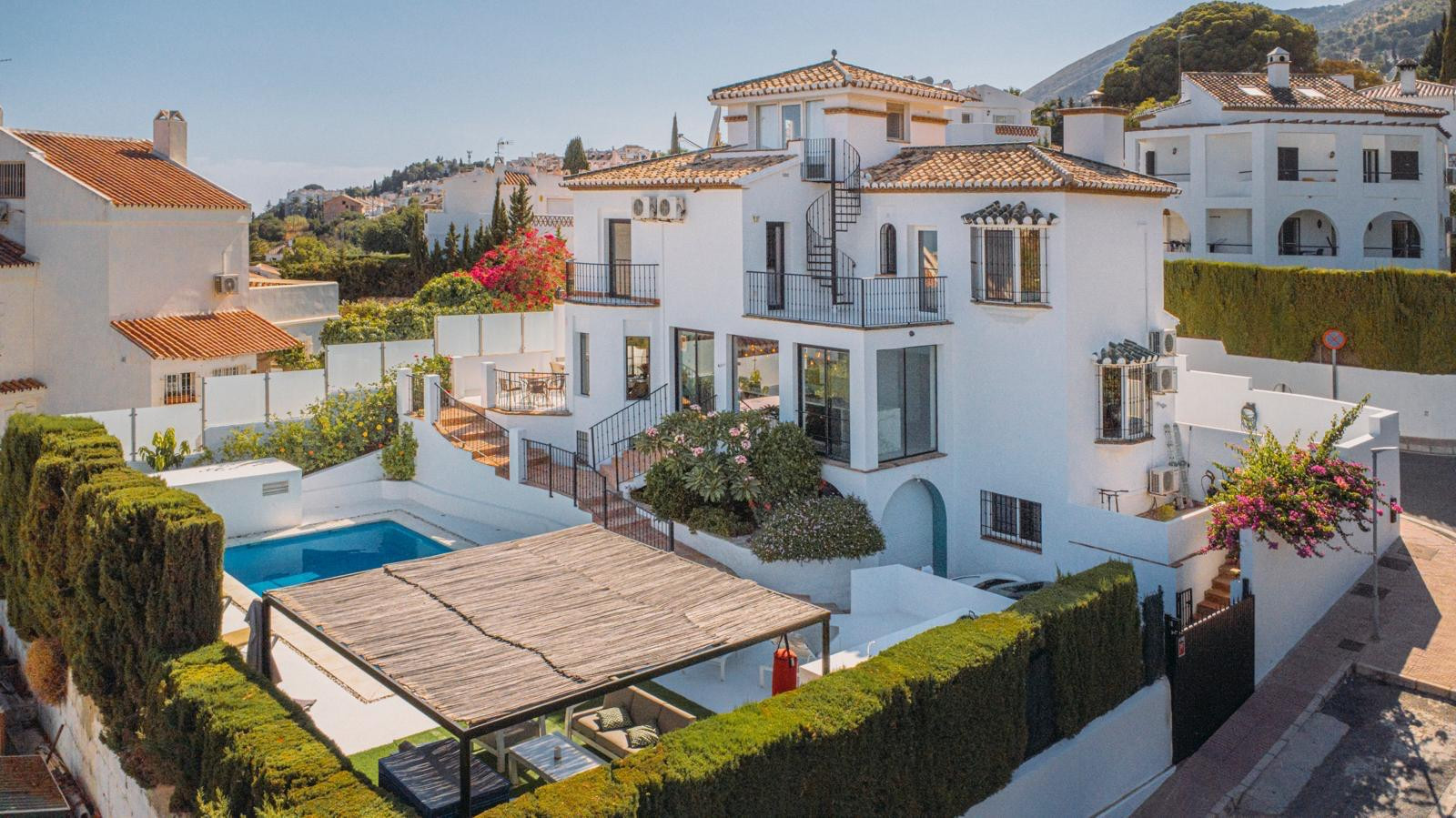 Casa de 6 Dormitorios y 6 Baños en venta en Benalmádena Pueblo