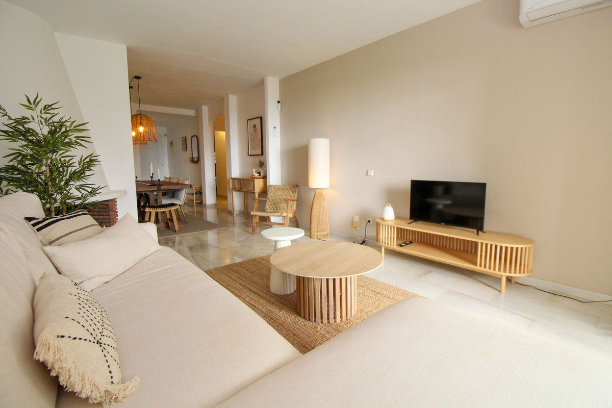 Piso de 2 Dormitorios y 2 Baños en venta en Calahonda