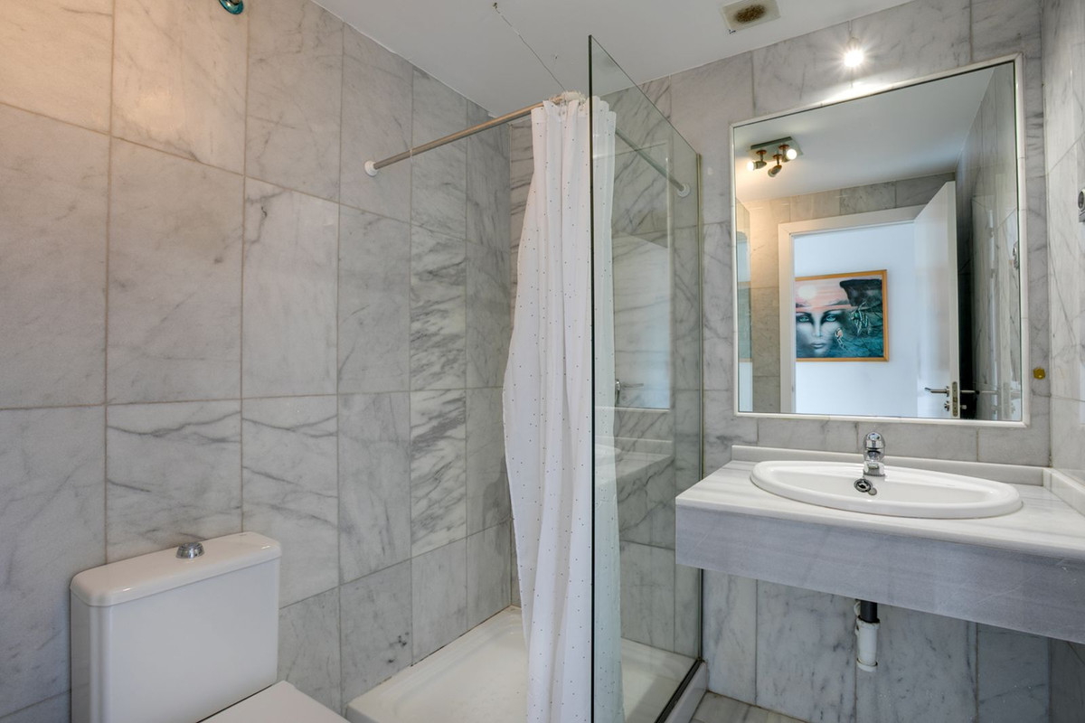 Piso de 2 Dormitorios y 2 Baños en venta en Benahavís