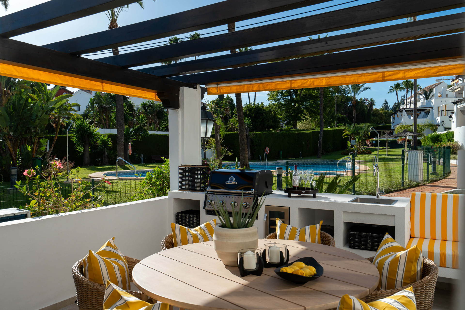 Piso de 3 Dormitorios y 2 Baños en venta en Nueva Andalucía, Marbella