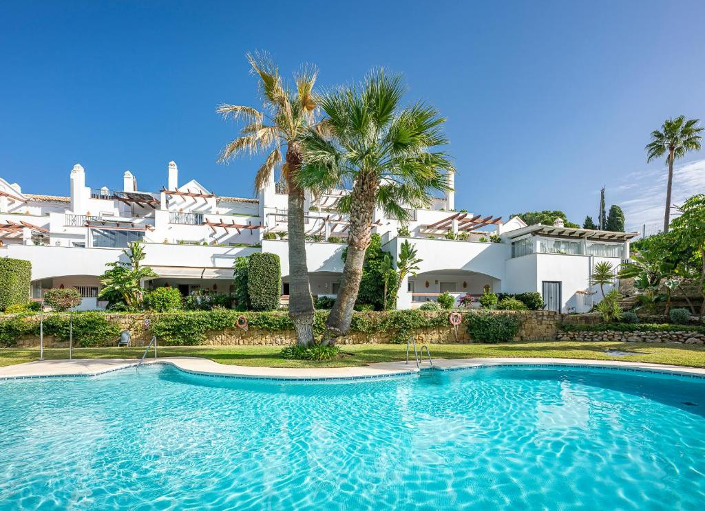 Piso de 2 Dormitorios en venta en Nueva Andalucía, Marbella