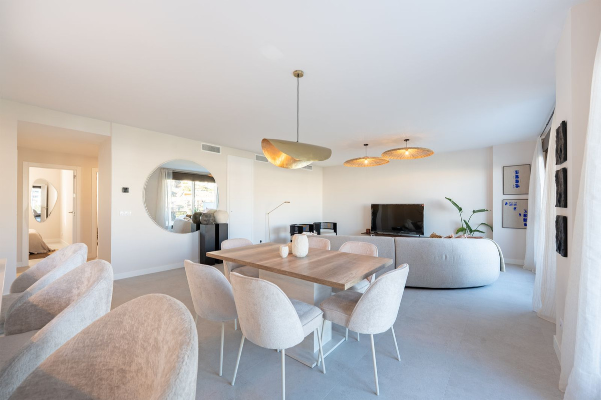 Ático de 3 Dormitorios y 2 Baños en venta en Estepona