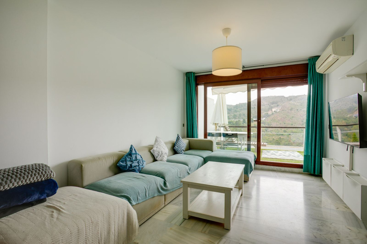 Piso de 2 Dormitorios y 2 Baños en venta en Benahavís